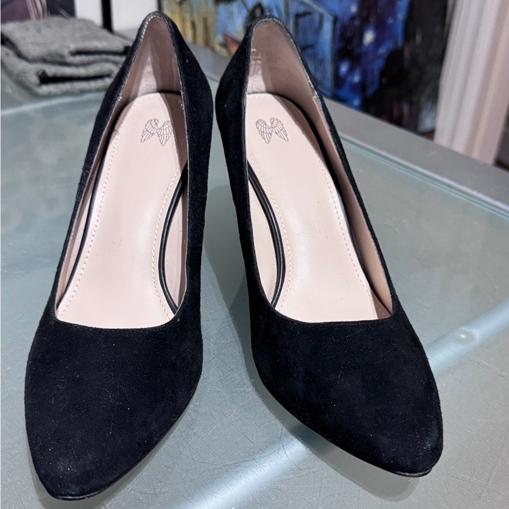 ✨ 💥Wilfred by Aritzia Black Suede 3” Pumps 
Understated. Powerful. Timeless.✨💥